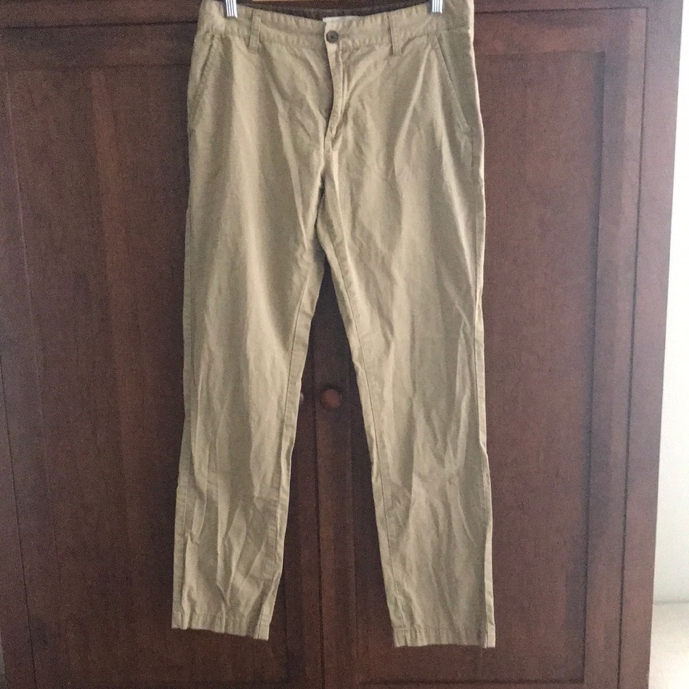 Men’s elastic cuff chinos.